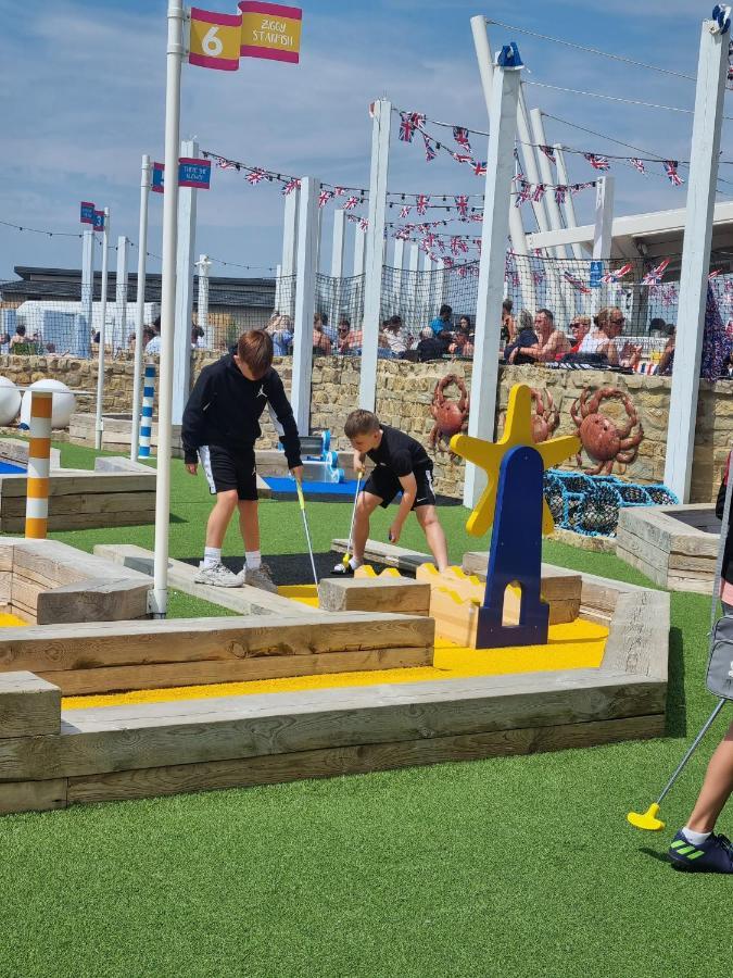 The Burrows Holiday Caravan, Seal Bay Selsey Eksteriør billede
