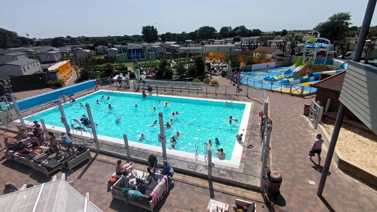 The Burrows Holiday Caravan, Seal Bay Selsey Eksteriør billede