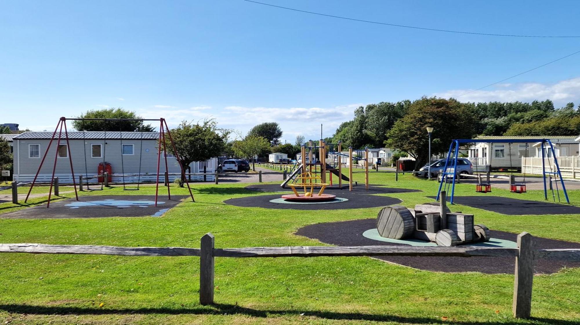 The Burrows Holiday Caravan, Seal Bay Selsey Eksteriør billede